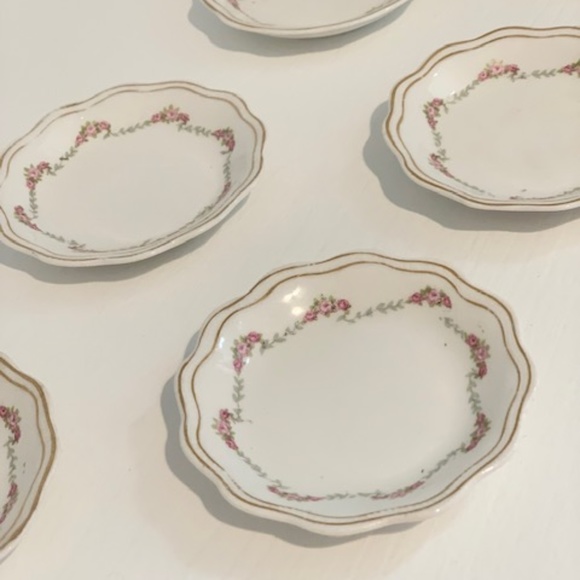 Mini antique, floral china plates - Picture 3 of 6